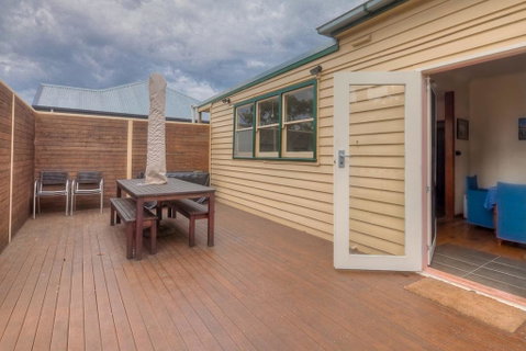 Carrick Fergus - Centrally Located Family Home - Accommodation Melbourne 1