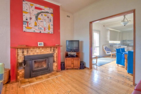 Carrick Fergus - Centrally Located Family Home - Accommodation Melbourne 0