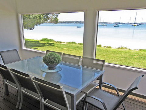Casa Martins', 219 Foreshore Drive - Absolute Waterfront House - Accommodation Melbourne 1