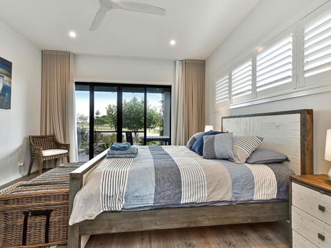 Caves Luxury Beachside Escape - Literally Across The Road From Surf Club - Accommodation Melbourne 3