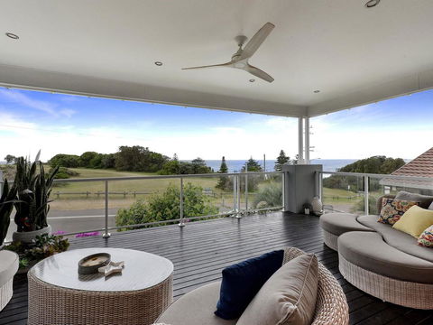 Caves Luxury Beachside Escape - Literally Across The Road From Surf Club - Accommodation Melbourne 0