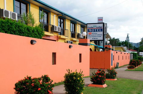 Cedar Lodge Motel - Accommodation Melbourne 0