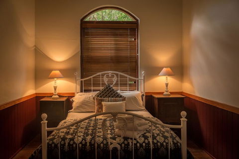 Celestial Dew Guest House, Day Spa, Retreat - Melbourne 4u 2