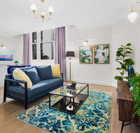 Central Apartment with Spacious Living and Dining - Melbourne 4u