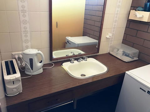 Century Motor Inn - Accommodation Melbourne 2