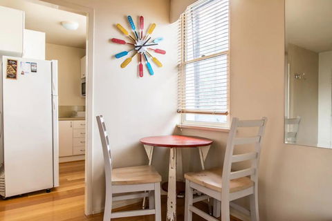 Charming 1 Bedroom In Vibrant South Yarra - Accommodation Melbourne 3