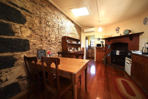 Cherry Plum Cottages - Accommodation Melbourne 2