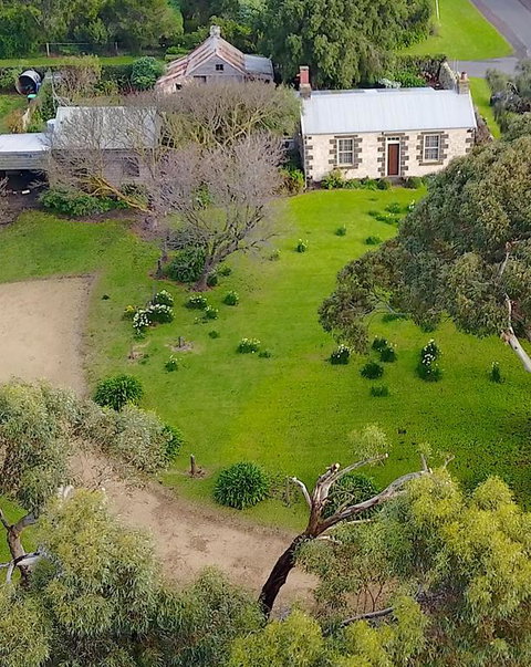Cherry Plum Cottages - Accommodation Melbourne 3