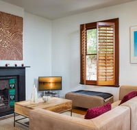 Chic Two-storey Cottage with Darling Harbour Views - Accommodation Melbourne