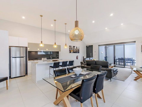 Chimneys On Bank - Accommodation Melbourne 0