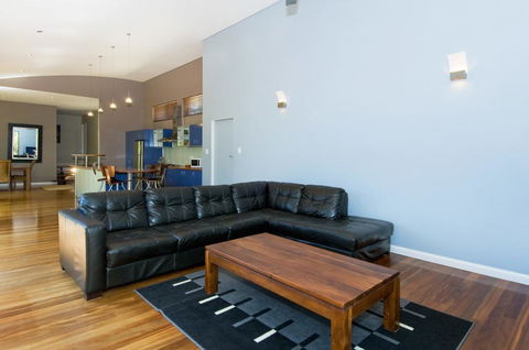 Chriscross Retreat 9 Cross Street - Accommodation Melbourne 3