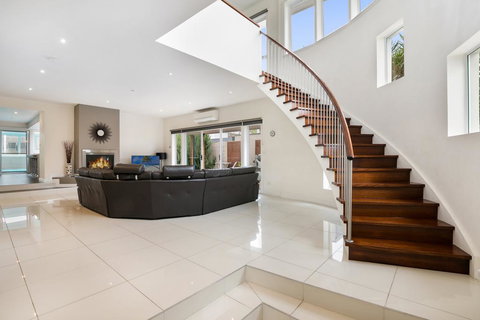 Chunar Lodge - Accommodation Melbourne 1