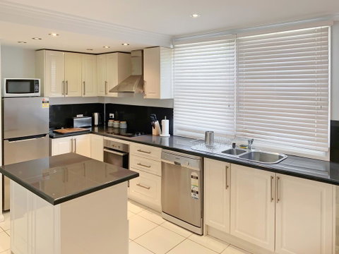 City Center - Modern 2-Bedroom Apartment - Accommodation Melbourne 3