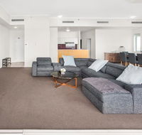City-Centre Apartment With River Views and Balcony - Melbourne 4u