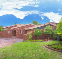 Classic Double Brick Garden House - Accommodation Melbourne