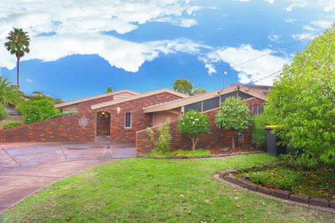 Classic Double Brick Garden House - Accommodation Melbourne 0
