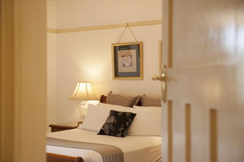 Cobb & Co Court Boutique Hotel - Accommodation Melbourne 0