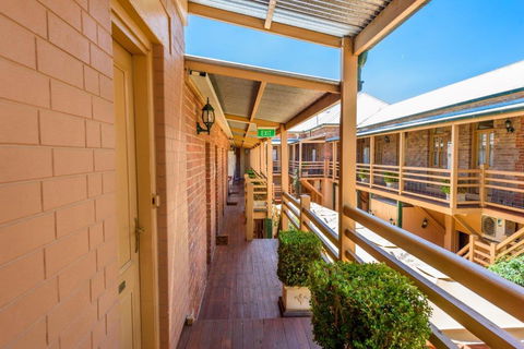 Cobb & Co Court Boutique Hotel - Accommodation Melbourne 1