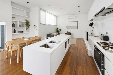 Cogens Two Bedroom Townhouse - Accommodation Melbourne 3