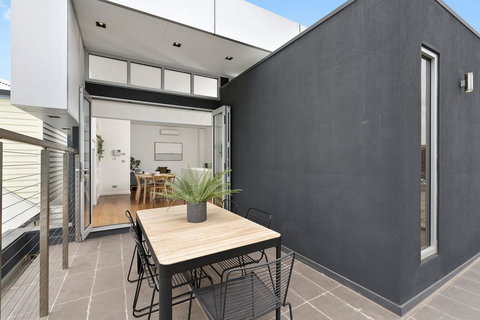Cogens Two Bedroom Townhouse - Accommodation Melbourne 2