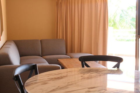 Colonial Court Beachfront Motel & Holiday Stay - Accommodation Melbourne 2