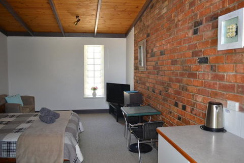 Colonial Motel - Accommodation Melbourne 1