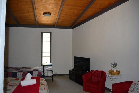 Colonial Motel - Accommodation Melbourne 3