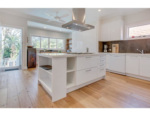 Comfy Family Home In Chill Beachside Neighbourhood - Accommodation Melbourne 3