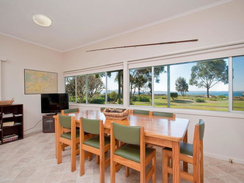 Corlette Point Road, 18, Sandy Shores - Accommodation Melbourne 3