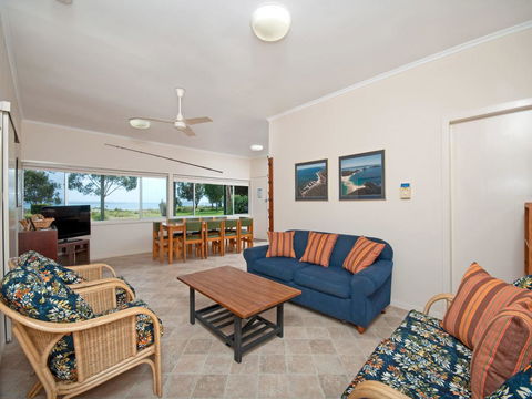 Corlette Point Road, 18, Sandy Shores - Accommodation Melbourne 1