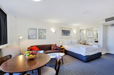 Cosmopolitan Apartment At College St - Accommodation Melbourne 1