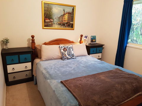 Cosy Quiet Bedroom Ferny Grove - Accommodation Melbourne 0