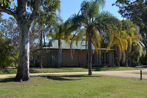 Cottage Port Stephens / Swan Bay, NSW - Accommodation Melbourne 0