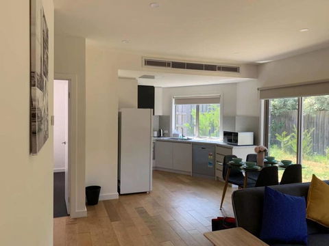 Cozy Ensuite Master Bedroom In Bentleigh East - Melbourne 4u 2