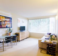Cozy One Bedroom Apartment in Waverton - Accommodation Melbourne
