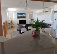 Cozzys Condo Luxury Beach House - Accommodation Melbourne