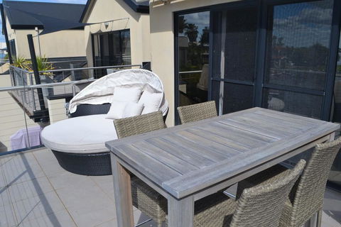 Cypress Drive Town House - Accommodation Melbourne 3