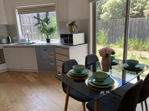 Delicate And Peaceful Bundoora Townhouse 11-R2 - Accommodation Melbourne 2