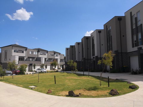Delicate And Peaceful Bundoora Townhouse 20-R2 - Accommodation Melbourne 3