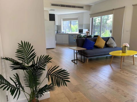Delicate And Peaceful Bundoora Townhouse 20-R3 - Accommodation Melbourne 0