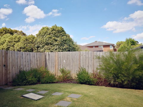 Delicate And Peaceful Bundoora Townhouse 20-R3 - Accommodation Melbourne 1