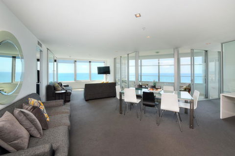 Deluxe Private Apartment In Surfers Paradise - Accommodation Melbourne 3