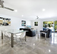 Diamond Beach 3 Bedroom Poolside Apartment - Accommodation Melbourne
