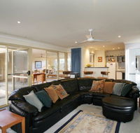 Dolphin 3 Bedroom House by Shoalwater Executive Homes - Accommodation Melbourne