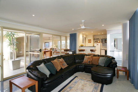 Dolphin 3 Bedroom House By Shoalwater Executive Homes - Accommodation Melbourne 0