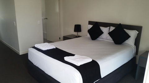 Dooleys Tavern And Motel Capella - Accommodation Melbourne 0