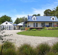 Duncraig House - open fireplace spa pet friendly - Accommodation Melbourne