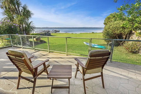 Eagle Point Getaway - Waterfront Serenity! - Accommodation Melbourne 0