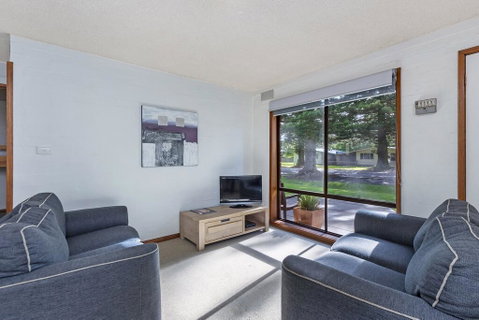 Eastern Beach Units #2 - Accommodation Melbourne 3