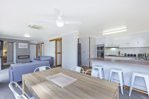 Eastern Beach Units #7 - Accommodation Melbourne 1